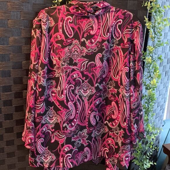 Signature by Larry Levine woman Size 3X top with built-in black tank. Like new - Picture 2 of 12